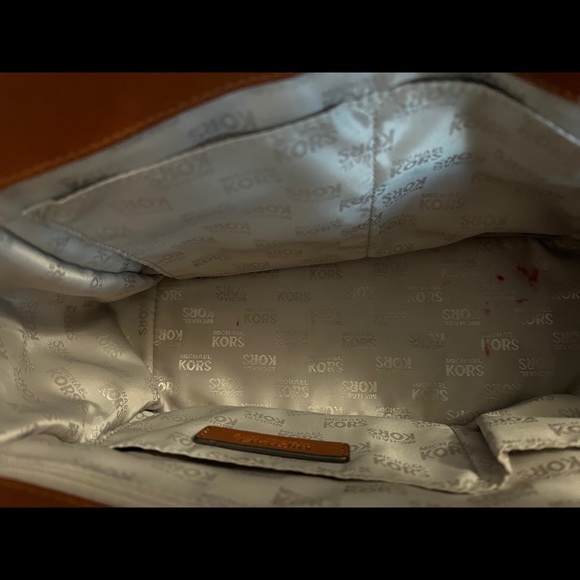 White monogram Michael Kors purse genteelly used great condition - Picture 3 of 3